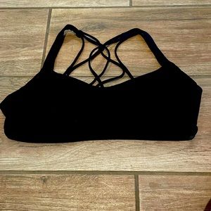 Black Lululemon sports bra
